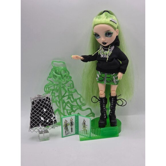Rainbow High Fantastic Fashion Doll Jade Hunter Green Playset with 2 Outfits & F - Picture 1 of 8